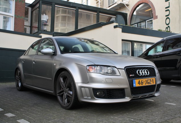 Audi RS4 Sedan