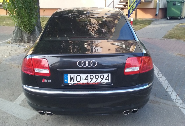 Audi S8 D3