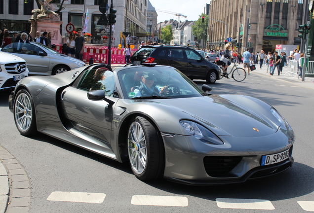 Porsche 918 Spyder Weissach Package