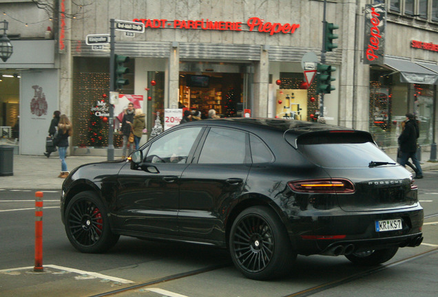 Porsche 95B Macan GTS