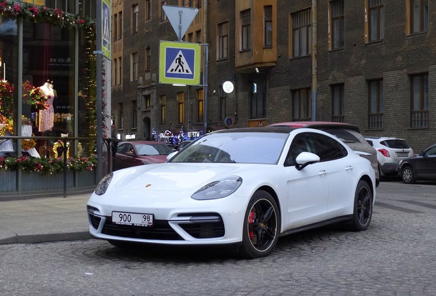 Porsche 971 Panamera Turbo