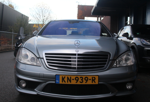 Mercedes-Benz S 65 AMG V221