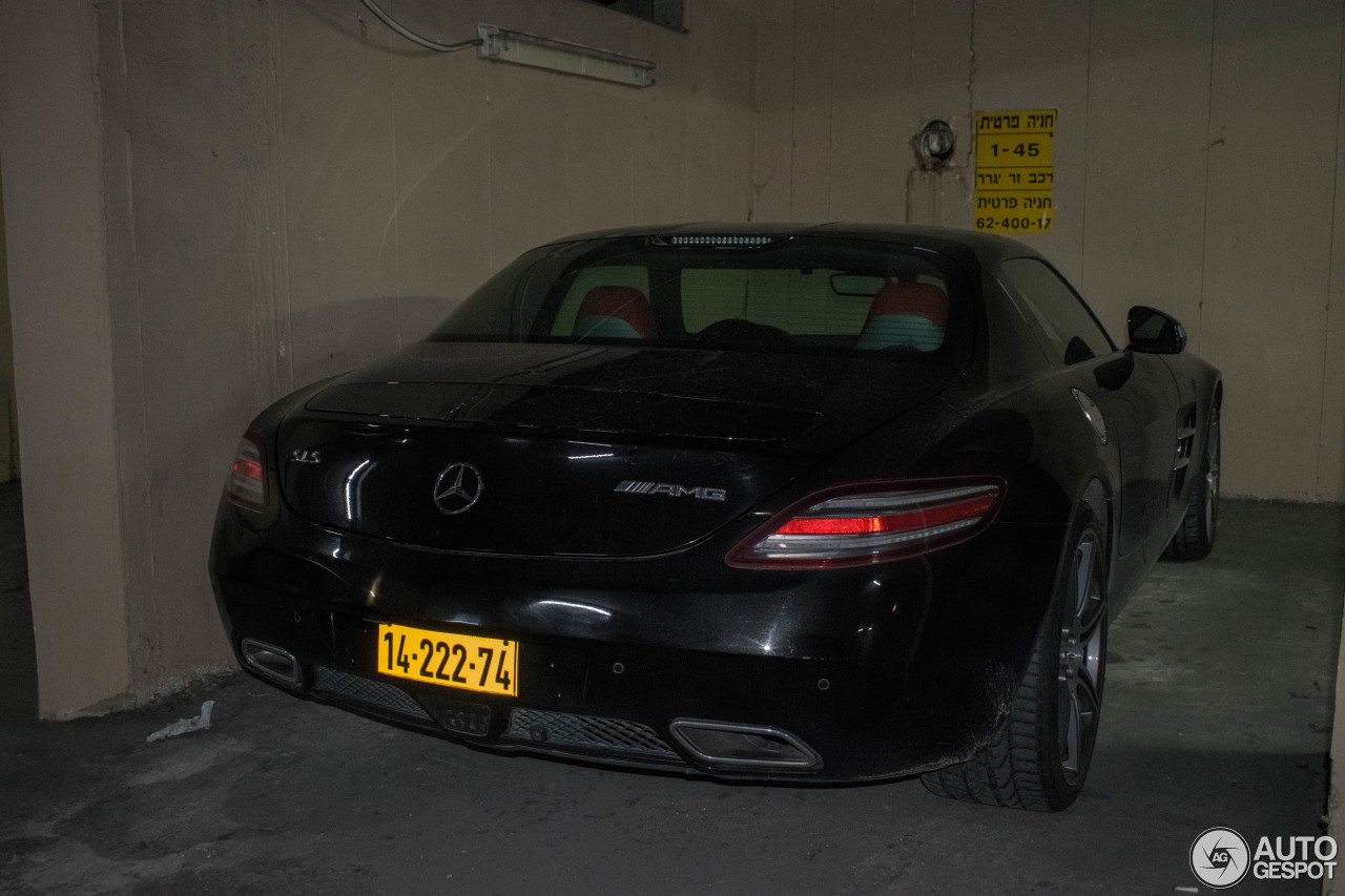 Mercedes-Benz SLS AMG