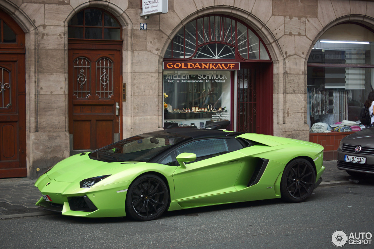 Lamborghini Aventador LP700-4 Roadster