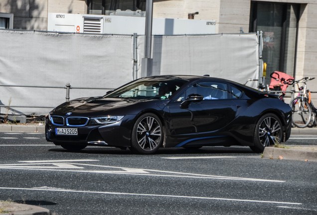 BMW i8
