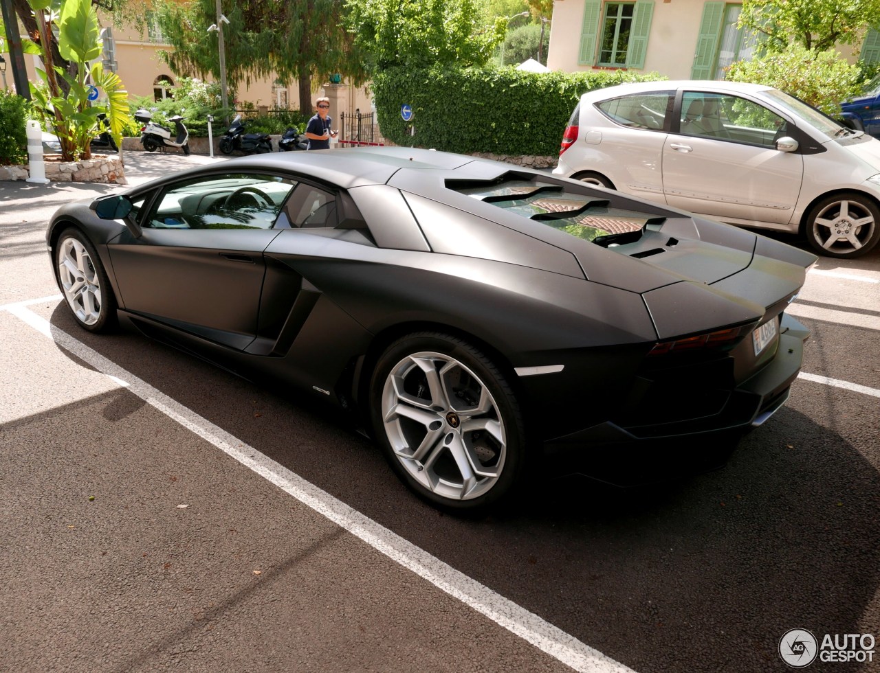 Lamborghini Aventador LP700-4