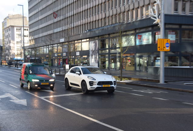 Porsche 95B Macan Turbo