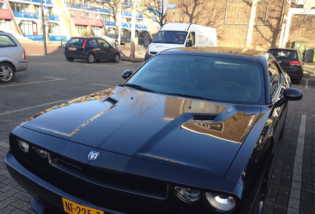 Dodge Challenger SRT-8