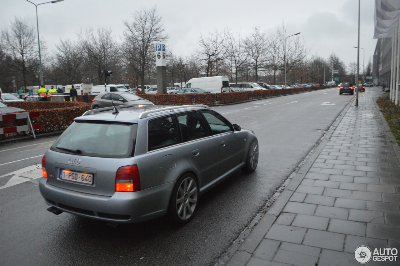 Audi RS4 Avant B5