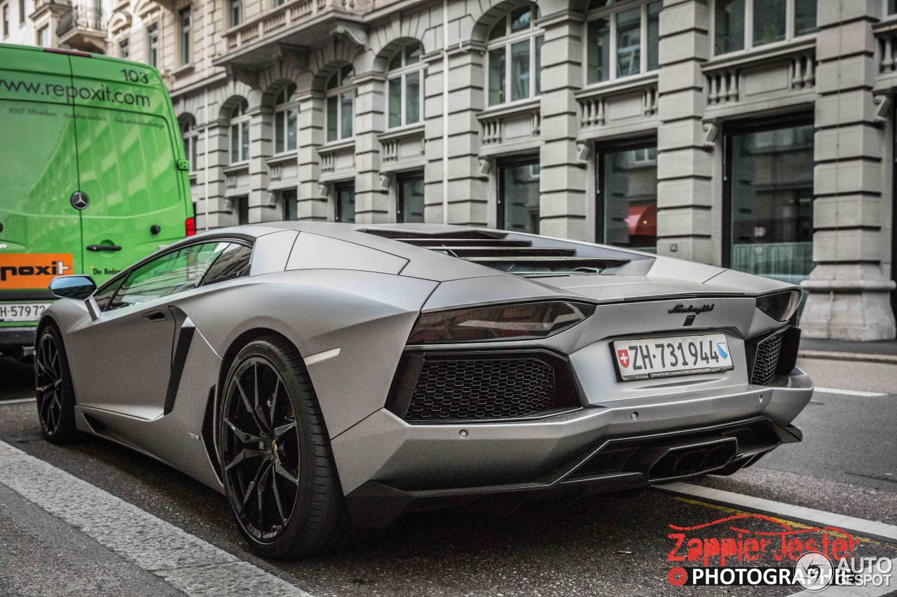 Lamborghini Aventador LP700-4