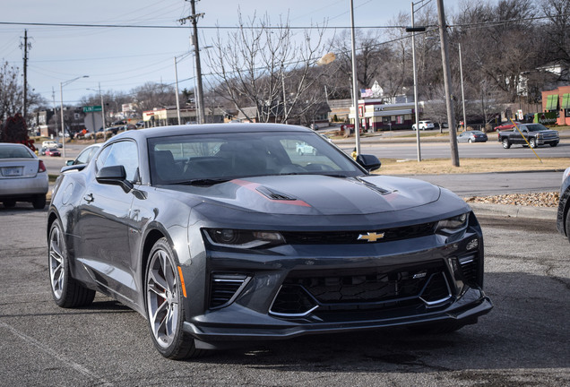 Chevrolet Camaro SS 2016 50th Anniversary