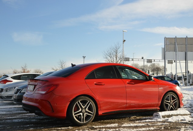 Mercedes-Benz CLA 45 AMG C117