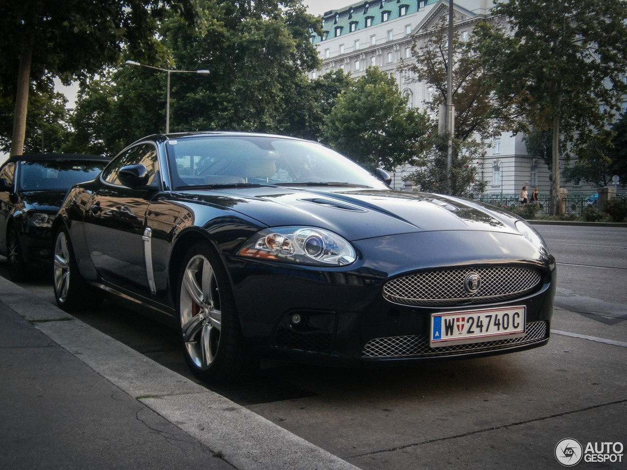 Jaguar XKR Portfolio