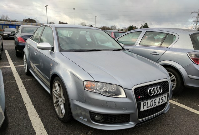 Audi RS4 Sedan