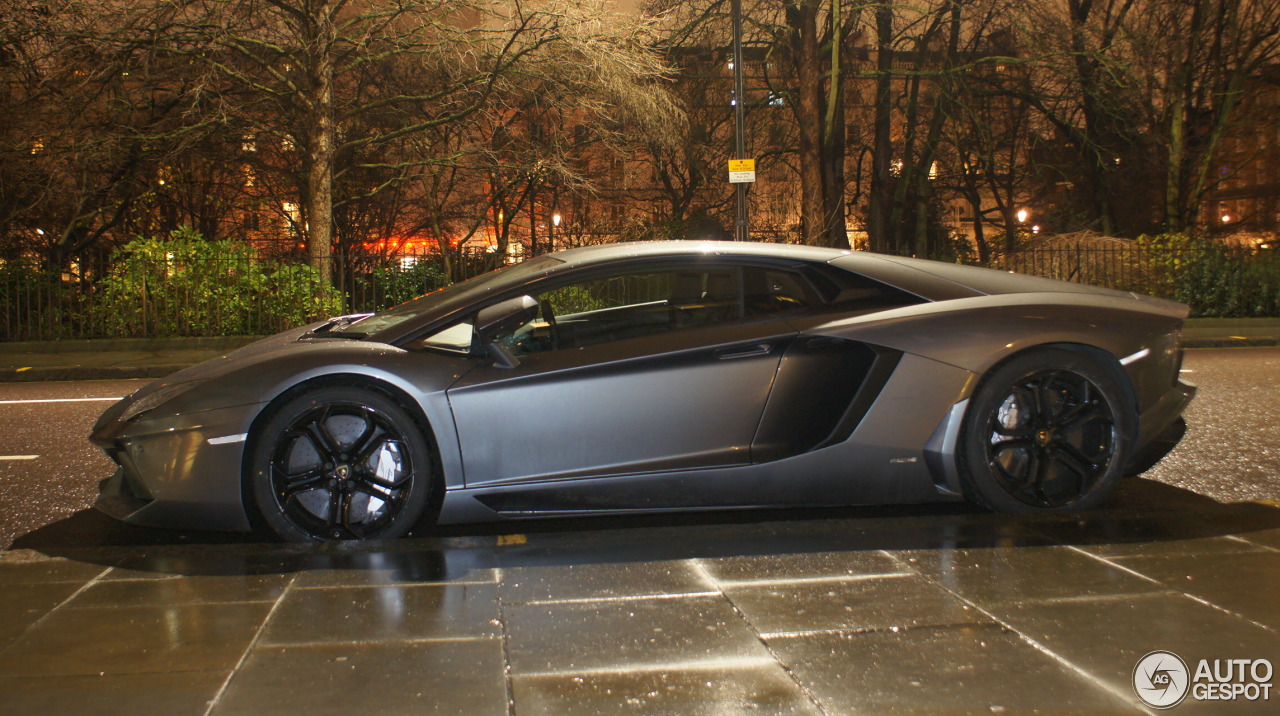 Lamborghini Aventador LP700-4