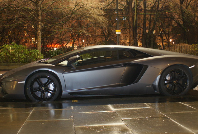 Lamborghini Aventador LP700-4