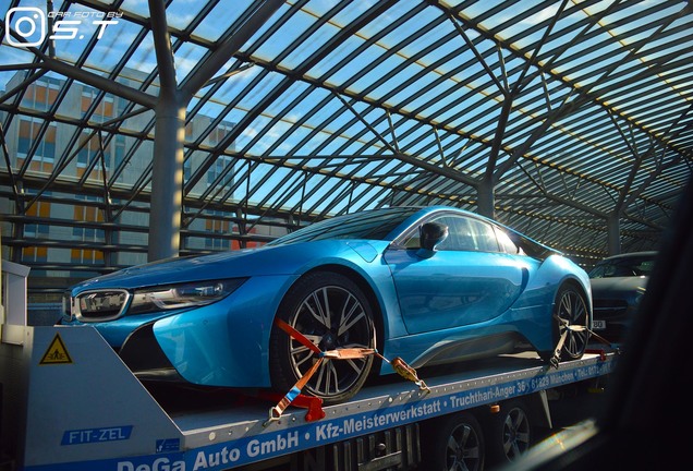 BMW i8