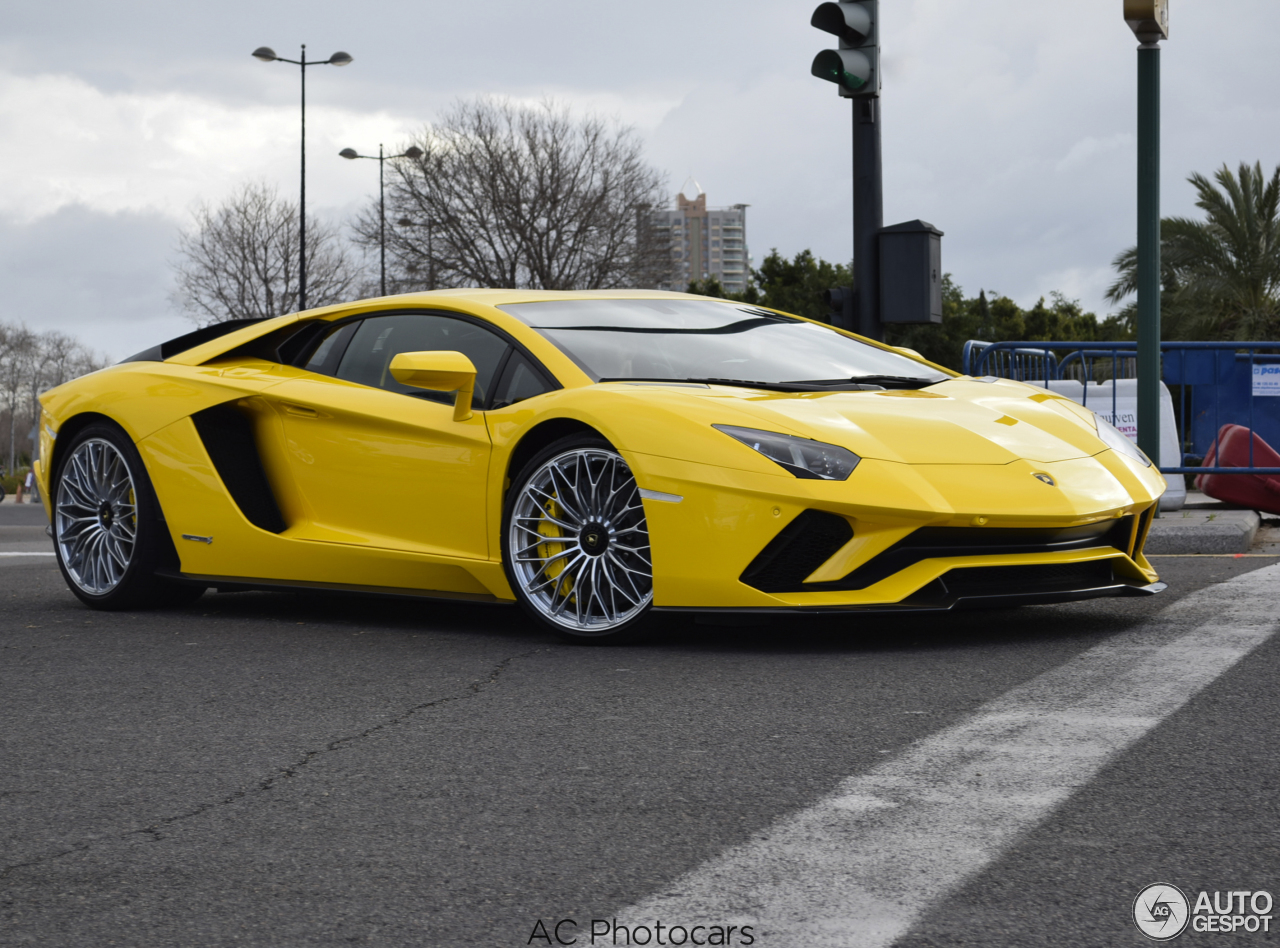 Lamborghini Aventador S LP740-4