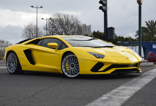 Lamborghini Aventador S LP740-4