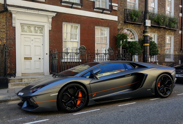 Lamborghini Aventador LP700-4