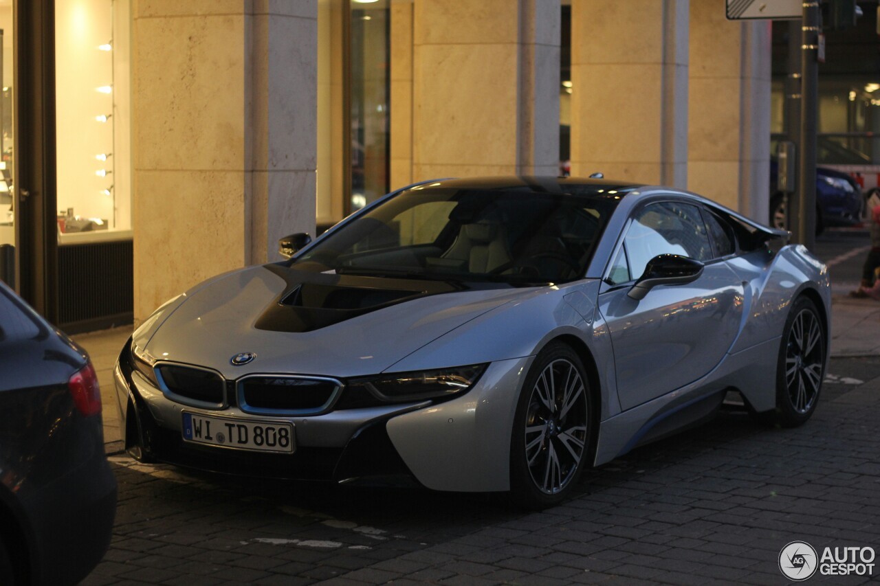 BMW i8