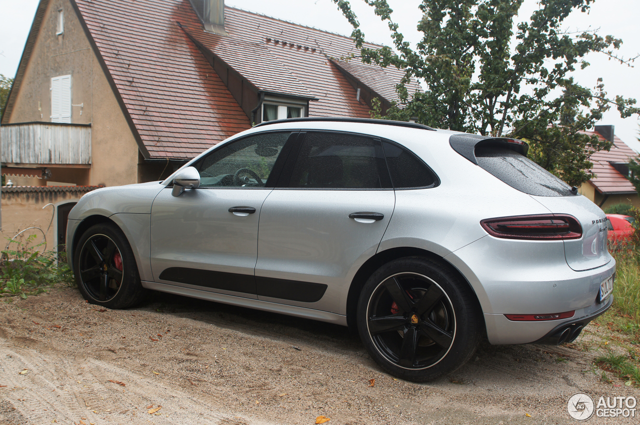 Porsche 95B Macan GTS