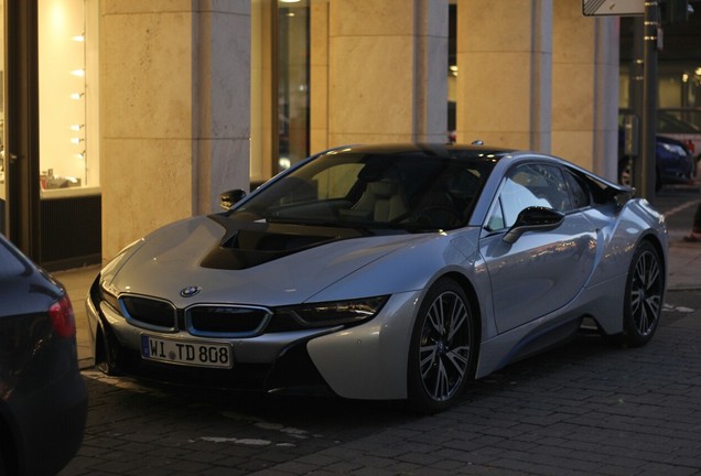 BMW i8