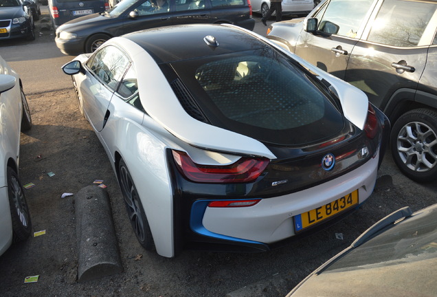 BMW i8