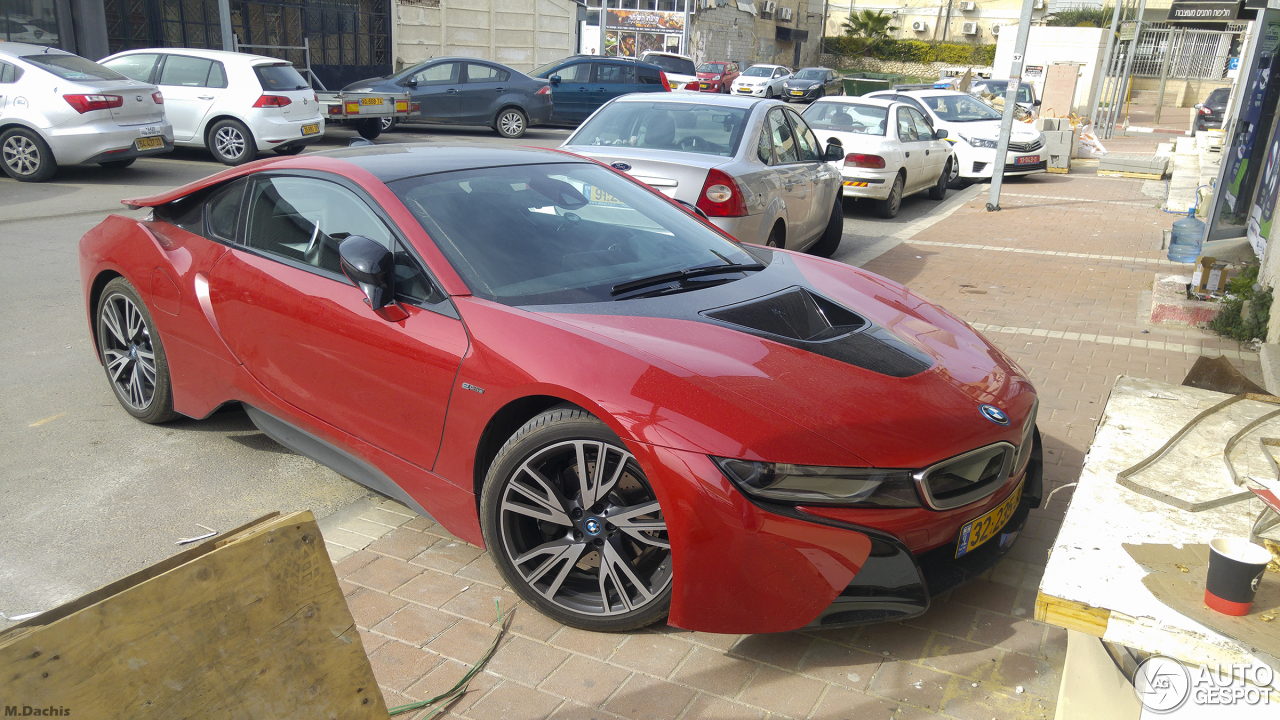 BMW i8 Protonic Red Edition