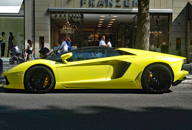 Lamborghini Aventador LP700-4 Roadster