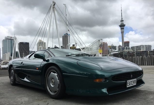 Jaguar XJ220