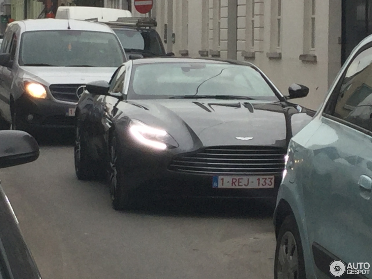 Aston Martin DB11