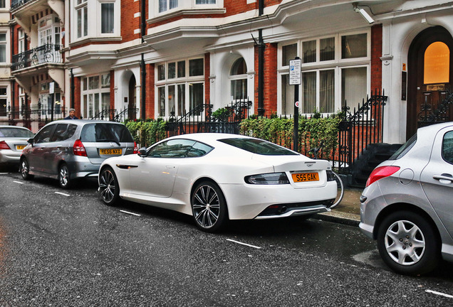 Aston Martin DB9 2015 Carbon White Edition