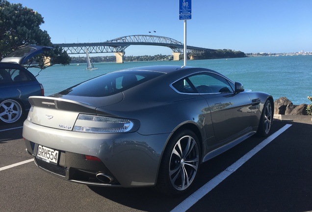 Aston Martin V12 Vantage