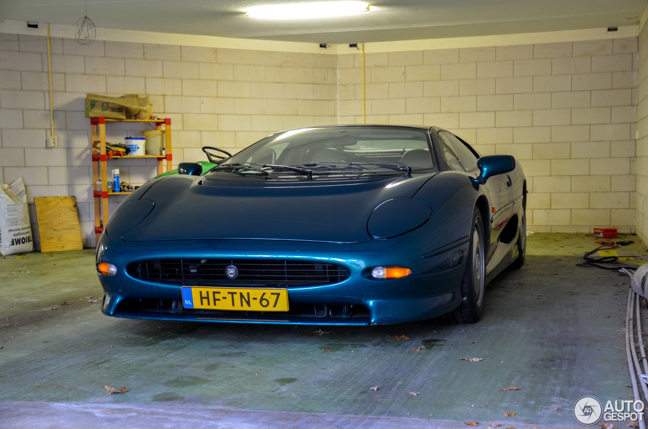 Jaguar XJ220