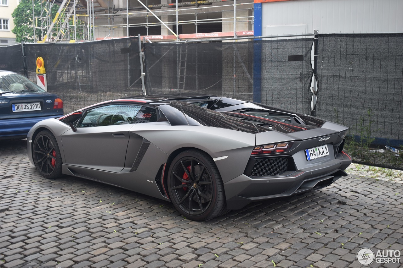 Lamborghini Aventador LP700-4 Roadster Pirelli Edition