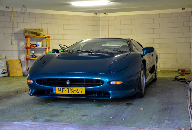 Jaguar XJ220