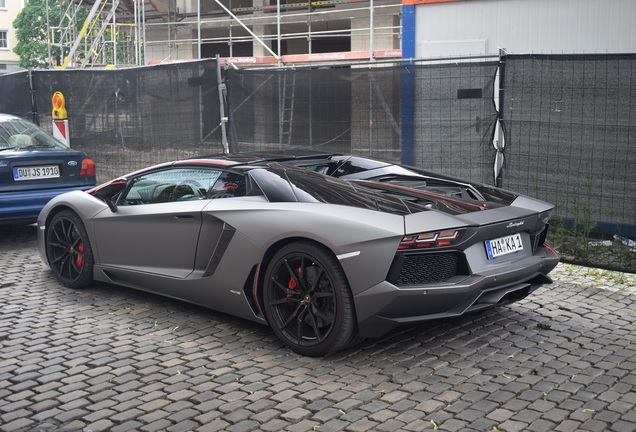 Lamborghini Aventador LP700-4 Roadster Pirelli Edition