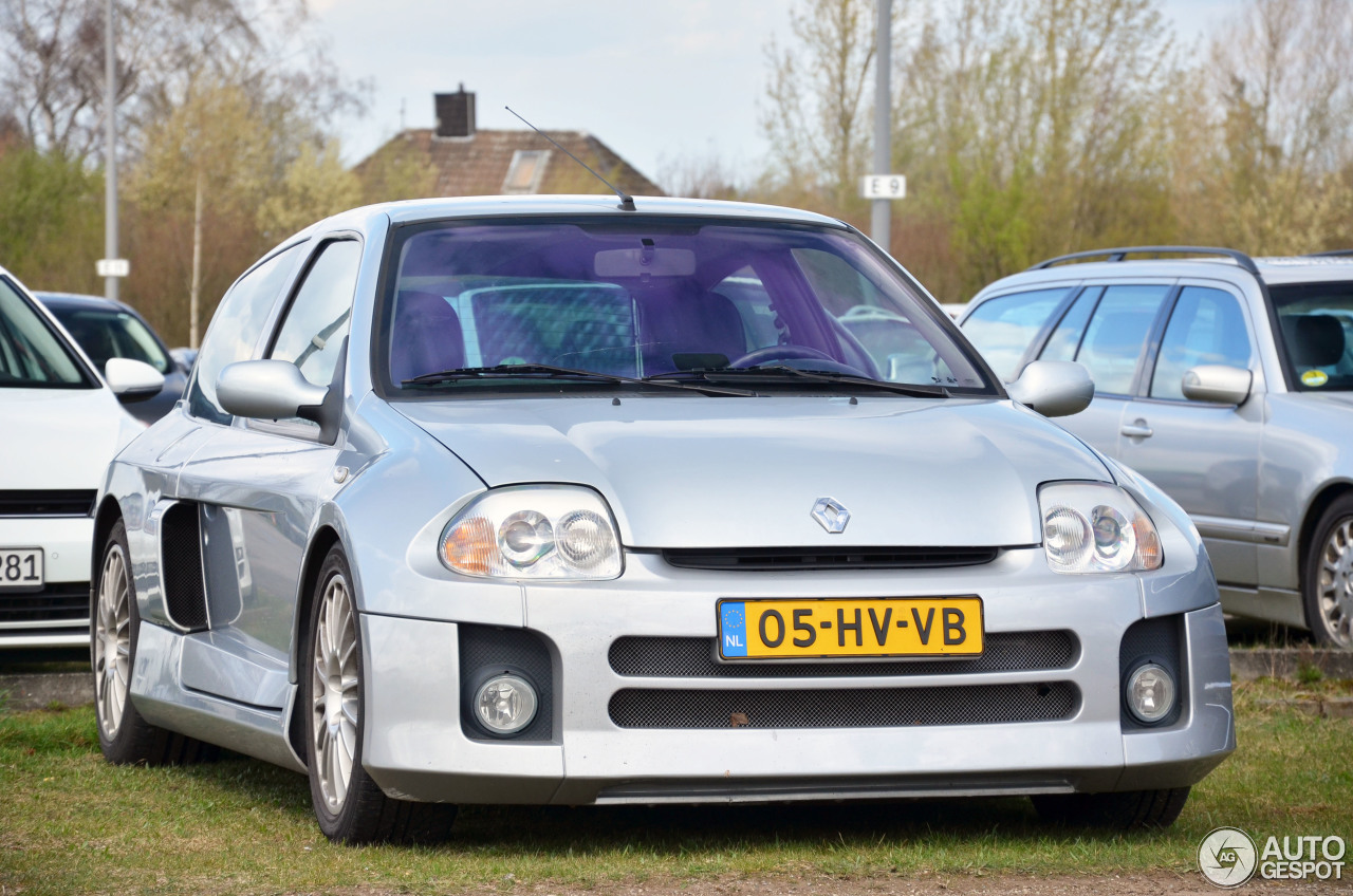 Renault Clio V6