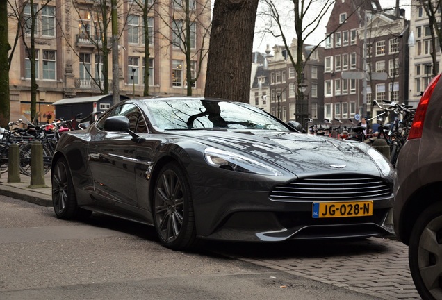 Aston Martin Vanquish 2013