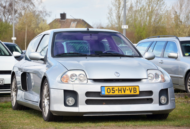 Renault Clio V6