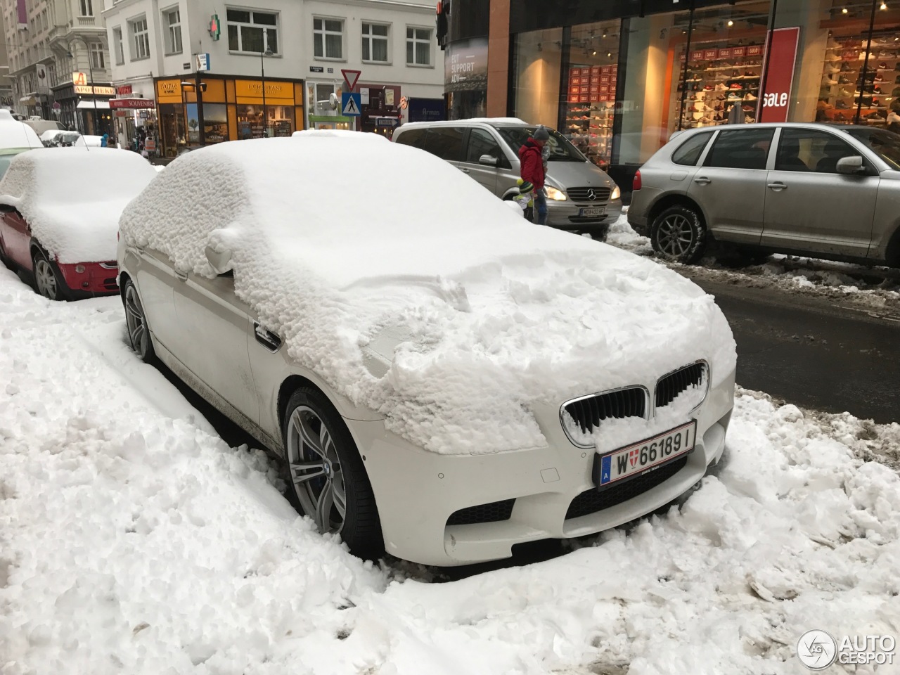 BMW M5 F10 2011