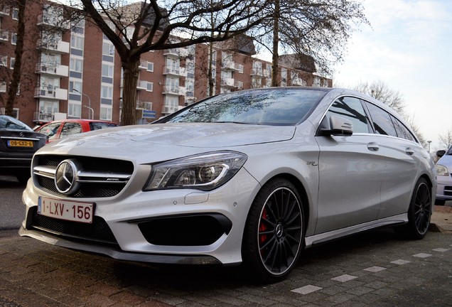 Mercedes-Benz CLA 45 AMG Shooting Brake