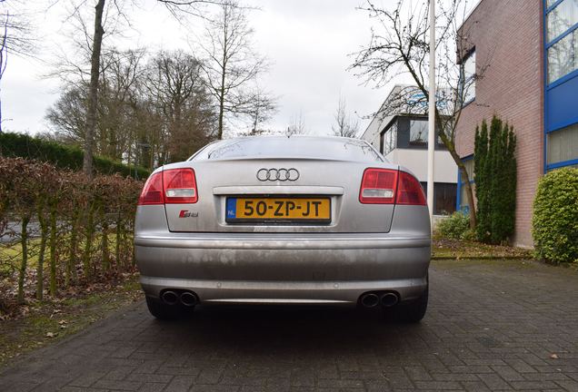 Audi S8 D3