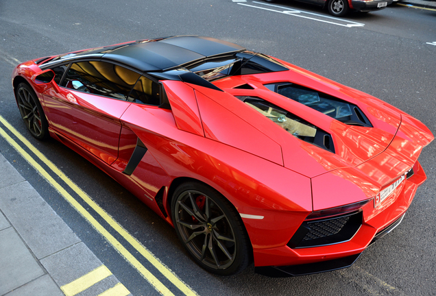 Lamborghini Aventador LP700-4 Roadster