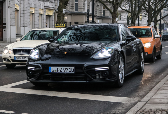 Porsche 971 Panamera Turbo