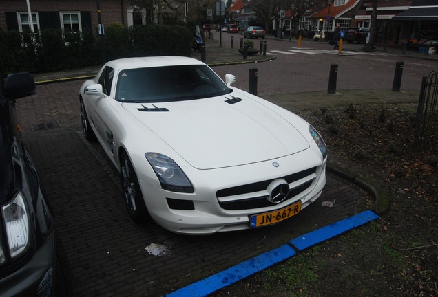 Mercedes-Benz SLS AMG