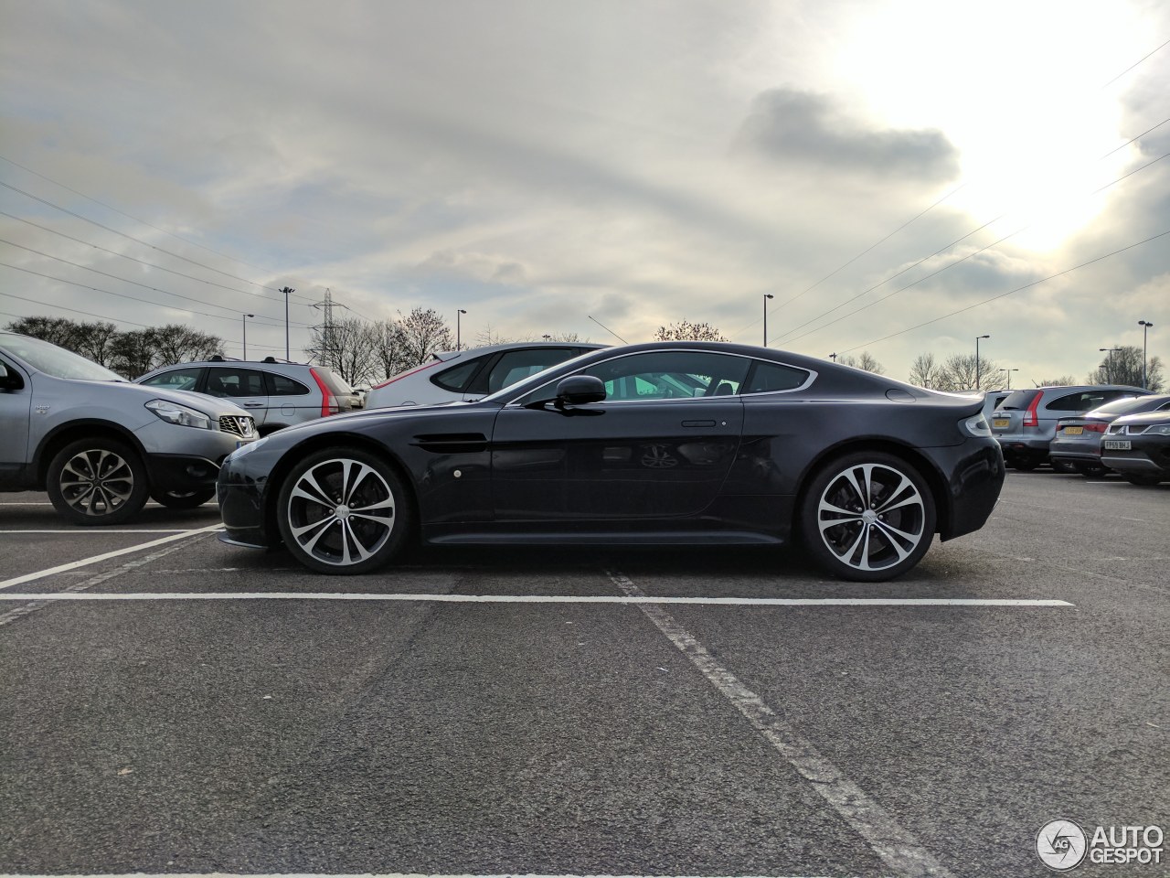 Aston Martin V12 Vantage