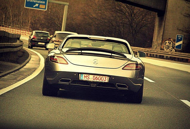 Mercedes-Benz SLS AMG