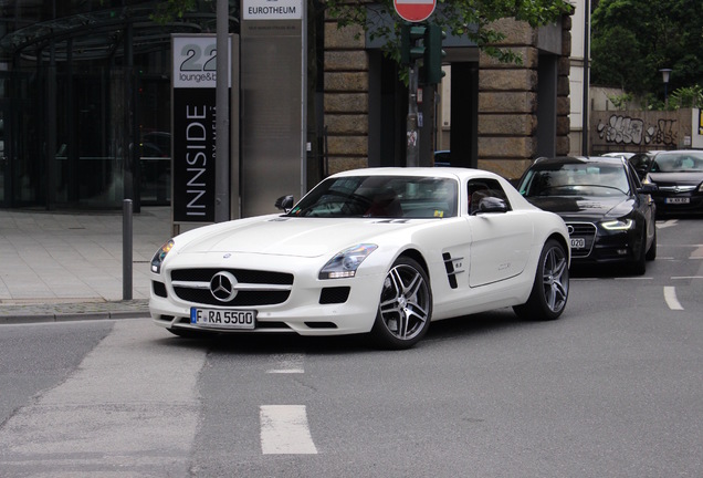 Mercedes-Benz SLS AMG